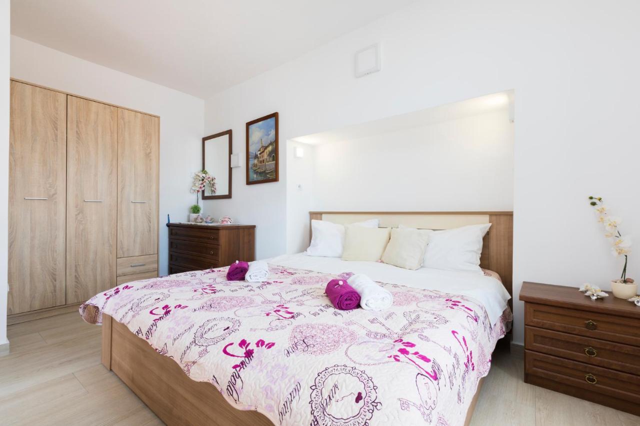 ולון Apartmani I Soba Roberto I Mirjana מראה חיצוני תמונה