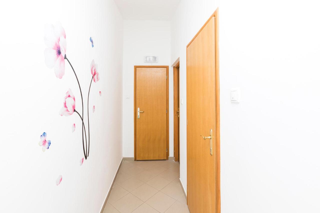 ולון Apartmani I Soba Roberto I Mirjana מראה חיצוני תמונה