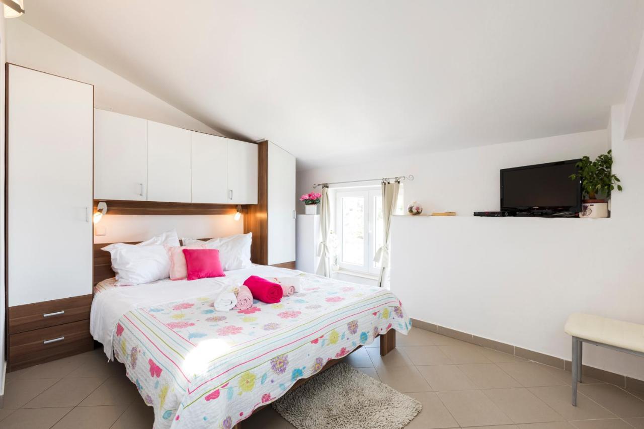 ולון Apartmani I Soba Roberto I Mirjana מראה חיצוני תמונה