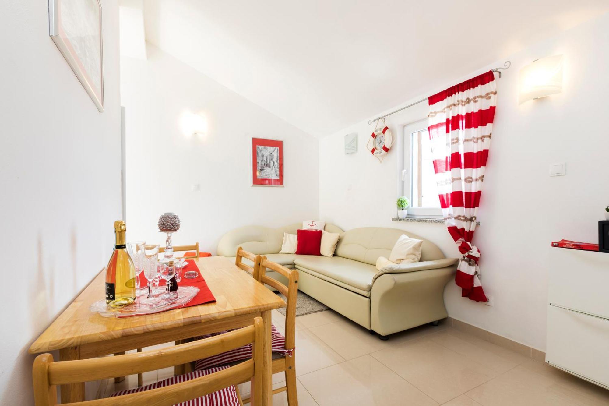 ולון Apartmani I Soba Roberto I Mirjana מראה חיצוני תמונה